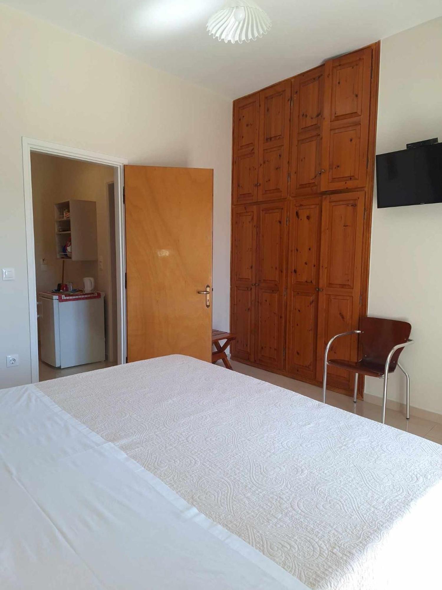 The Red Dragon Hotel Dassia  Bagian luar foto